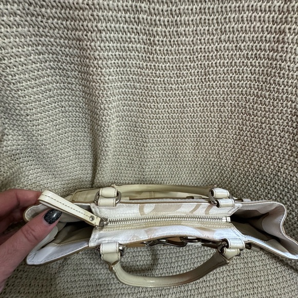 Coach Hampton Beige And Tan Canvas Logo‎ And Leather Accents And Trim Satchel. - Picture 8 of 12
